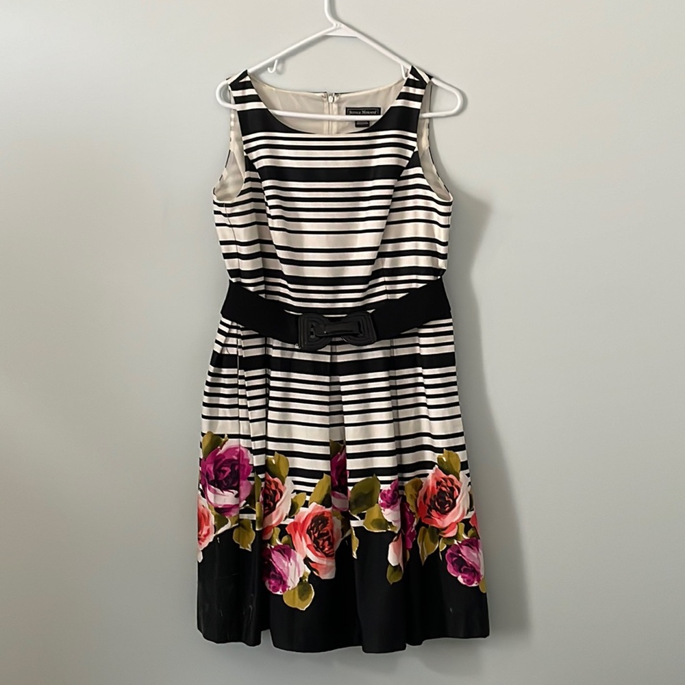 Sleeve-less floral knee length dress. Size 14.